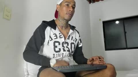 hunting_blondes online show from April 14, 2026, 12:49 am