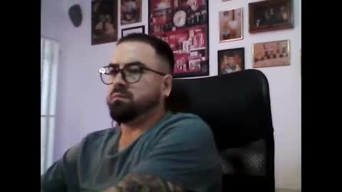 Snapshot of hurtadodirector chatting on April 28, 2026, 1:15 am hurtadodirector online show from April 28, 2026, 1:15 am