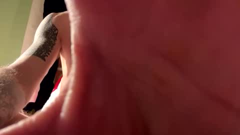 Snapshot of hutchy32 chatting on December 20, 2025, 9:33 pm J online show from December 20, 2025, 9:33 pm