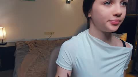 Lily online show from April 23, 2026, 12:29 pm