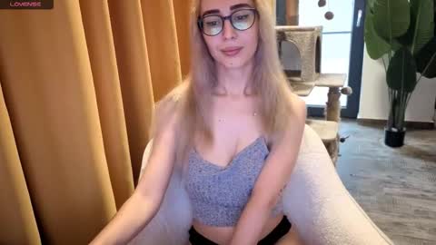 Snapshot of hypefoxxx chatting on September 29, 2025, 6:51 am Emma Ava online show from September 29, 2025, 6:51 am