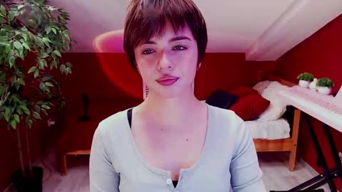 Julia online show from September 10, 2025, 1:22 pm