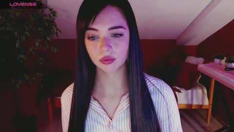 Julia online show from September 19, 2025, 9:15 pm