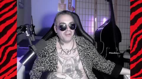 Snapshot of hypnosexray chatting on January 15, 2025, 3:07 pm Mistress Magenta online show from January 15, 2025, 3:07 pm