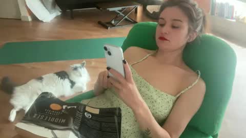 Olive online show from September 8, 2025, 8:19 pm