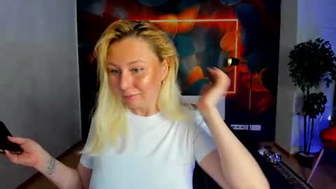 Samanta online show from June 17, 2026, 2:36 am