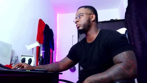 Mr H Independent model online show from September 15, 2025, 2:44 am