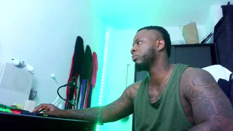 Mr H Independent model online show from October 7, 2025, 3:25 am