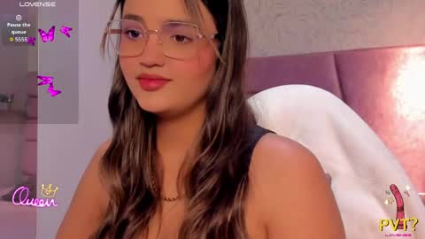 iam_lina online show from April 17, 2026, 11:46 am