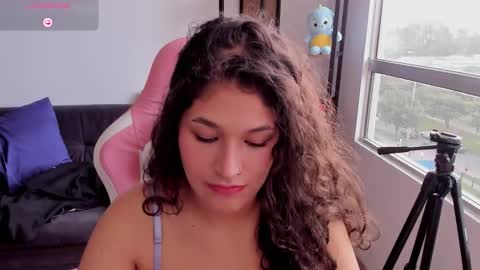 Snapshot of iam_nikki chatting on February 9, 2026, 8:35 pm On instagram Imm NikkiHelp me reach 100 likes online show from February 9, 2026, 8:35 pm