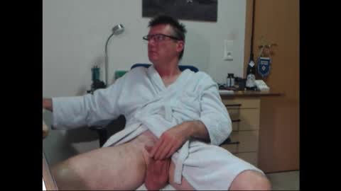 Snapshot of iamachim chatting on October 4, 2025, 6:28 pm iamachim online show from October 4, 2025, 6:28 pm