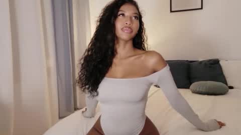 Crystal online show from September 18, 2025, 10:56 pm