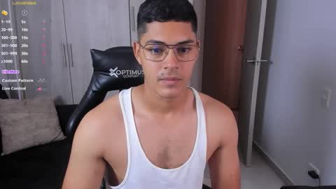 Dylan  independent model  online show from September 19, 2025, 2:29 pm