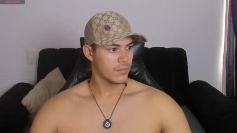 Dylan  independent model  online show from April 25, 2026, 1:36 pm