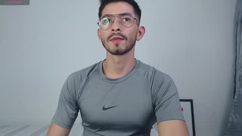  INDEPENDENT MODEL online show from February 26, 2025, 6:47 am