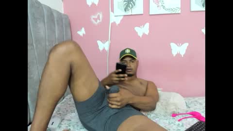 iamjes_1 online show from December 5, 2025, 3:15 am