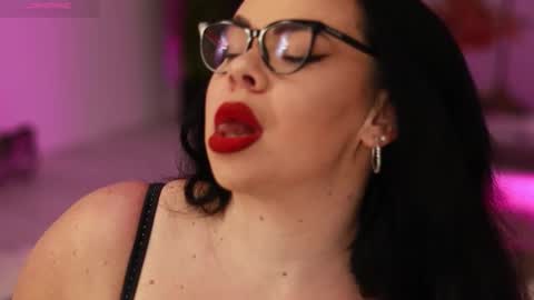 Lila online show from November 9, 2025, 4:27 pm