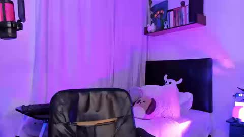 Snapshot of iammelody_ chatting on September 19, 2025, 5:20 am Mel  online show from September 19, 2025, 5:20 am