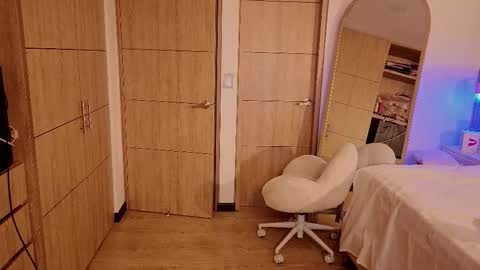 Snapshot of iamnyxy_ chatting on February 19, 2026, 11:06 am Nyxy online show from February 19, 2026, 11:06 am