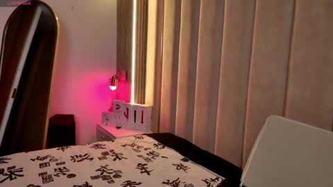 Nyxy online show from May 13, 2026, 8:44 am