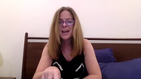 Snapshot of iampoppyy chatting on October 13, 2025, 2:33 am iampoppyy online show from October 13, 2025, 2:33 am