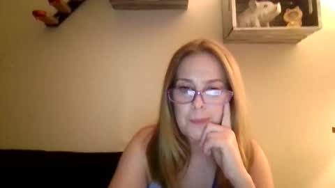 Snapshot of iampoppyy chatting on November 3, 2025, 3:19 am iampoppyy online show from November 3, 2025, 3:19 am