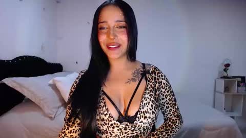 Snapshot of iamroxanne chatting on October 14, 2025, 3:29 am Camila online show from October 14, 2025, 3:29 am