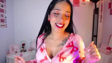 Camila online show from May 17, 2026, 4:58 pm