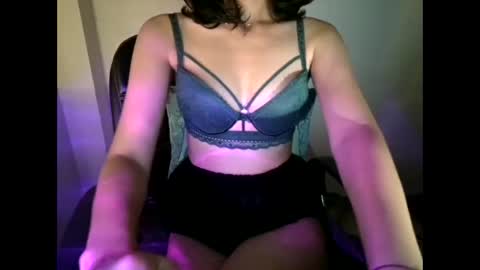 hainnahh online show from November 12, 2025, 6:08 pm