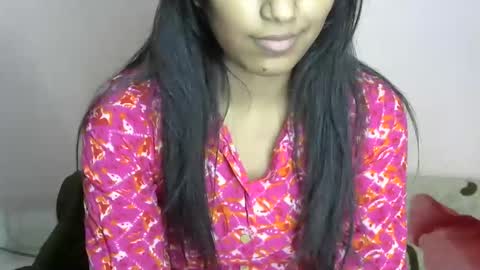 iamHotTaara online show from December 29, 2024, 5:33 pm