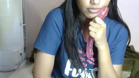 iamHotTaara online show from January 10, 2025, 1:52 pm