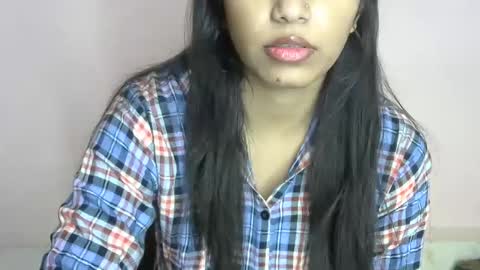 iamHotTaara online show from February 4, 2025, 3:54 am