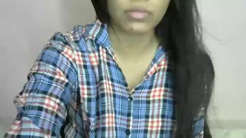 iamHotTaara online show from February 28, 2025, 8:31 am