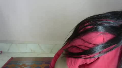 iamHotTaara online show from March 5, 2025, 5:08 pm