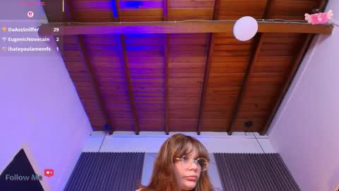 V I C T O R I A online show from November 7, 2025, 7:36 pm