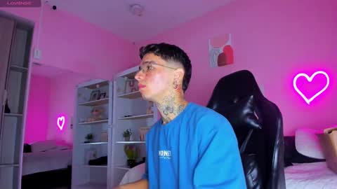 Snapshot of ian_castillo_ chatting on September 22, 2025, 11:12 am IAN CASTILLO online show from September 22, 2025, 11:12 am