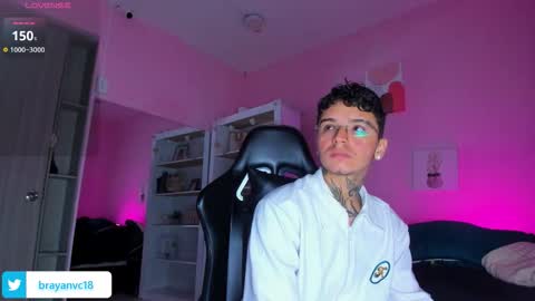 Snapshot of ian_castillo_ chatting on October 8, 2025, 11:08 am IAN CASTILLO online show from October 8, 2025, 11:08 am