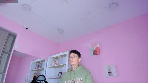 Snapshot of ian_castillo_ chatting on October 25, 2025, 11:07 am IAN CASTILLO online show from October 25, 2025, 11:07 am