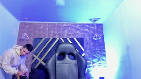 Snapshot of ian_castillo_ chatting on April 8, 2026, 11:10 am IAN CASTILLO online show from April 8, 2026, 11:10 am
