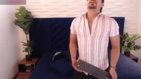 Snapshot of ian_davis chatting on January 9, 2025, 11:45 pm Ian Davis online show from January 9, 2025, 11:45 pm