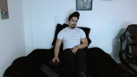 Snapshot of ian_davis chatting on November 17, 2025, 1:44 am Ian Davis online show from November 17, 2025, 1:44 am