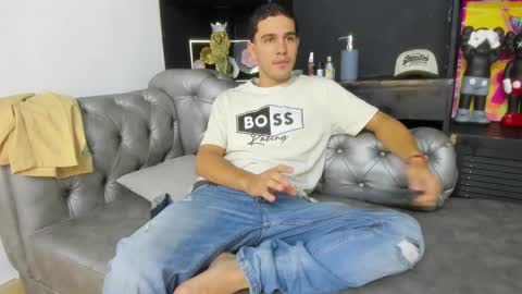 Snapshot of ian_jhonson_ chatting on February 15, 2025, 9:59 pm Ian online show from February 15, 2025, 9:59 pm