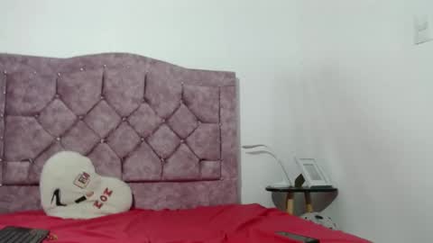 Snapshot of ian_thompsoncut chatting on November 1, 2025, 8:33 pm Ian Thompson online show from November 1, 2025, 8:33 pm