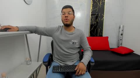       online show from November 7, 2025, 3:17 am