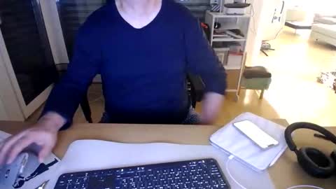 iandy12 online show from April 6, 2026, 9:49 pm