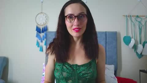 Snapshot of iberianmoonmk chatting on November 1, 2025, 1:24 pm Iberian Moon online show from November 1, 2025, 1:24 pm