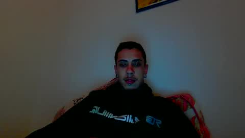 icaro0223 online show from October 7, 2025, 12:02 pm