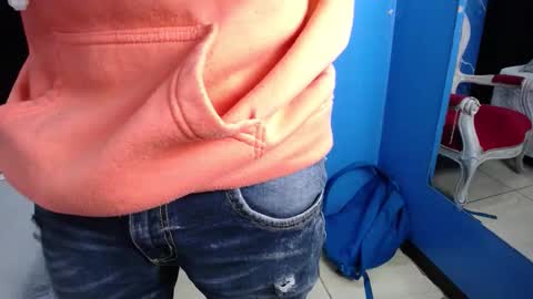 IcaroNoctur online show from February 11, 2026, 2:05 am