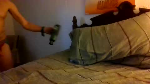 icarusfreefalling21 online show from September 10, 2025, 3:06 am