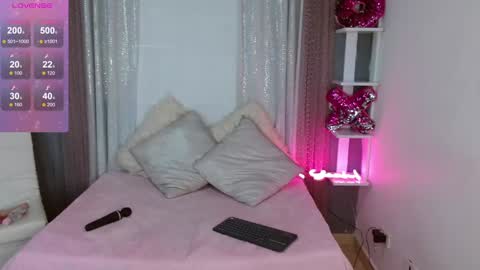 ice_y_abigail online show from December 4, 2024, 12:14 pm